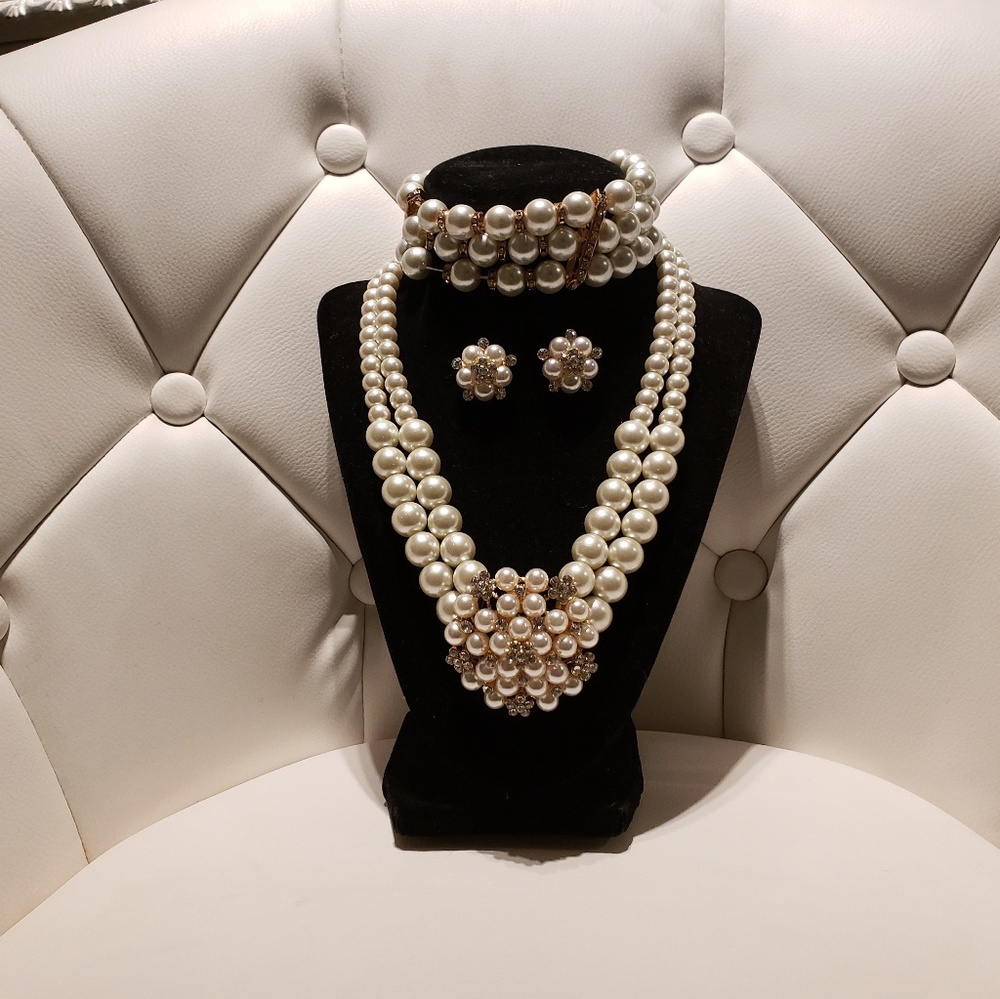 Pearl necklace set